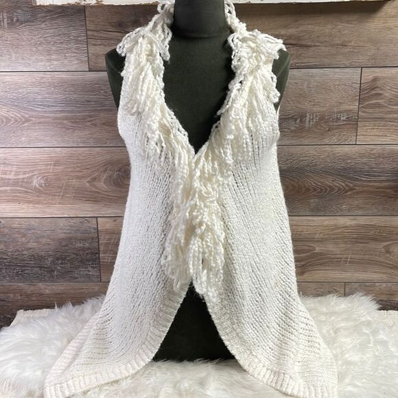 Cato Ladies Crocheted Cardigan Sleeveless Sweater Fringe Size Medium White - Picture 1 of 7